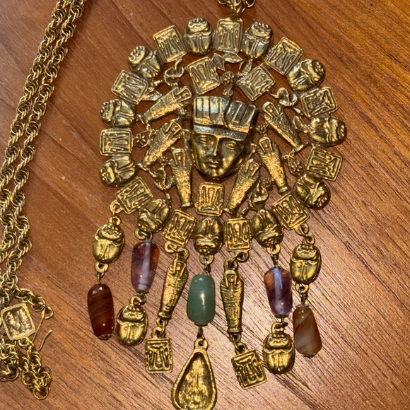 VTG- Goldette- Majestic ‘70s Egyptian Revival Medallion Necklace- J-Hook Agate